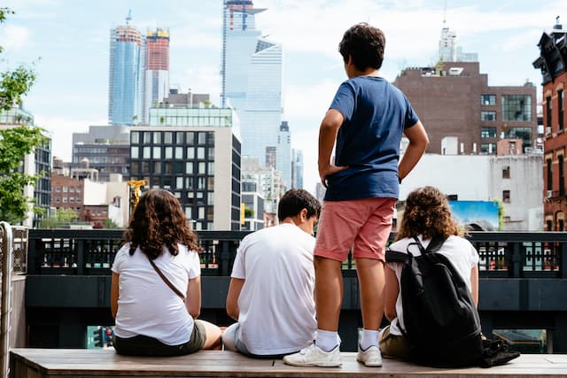 4 kids overlooking the New York City skyline
